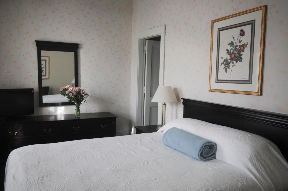 Standard King Room interior
